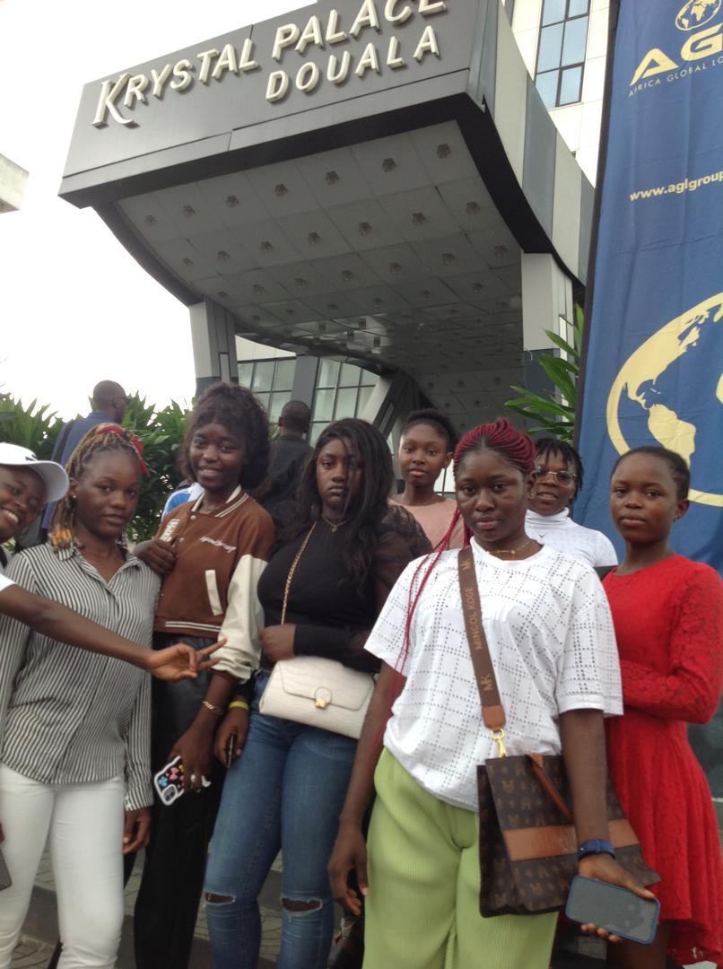 Salon des études — Krystal Palace Douala