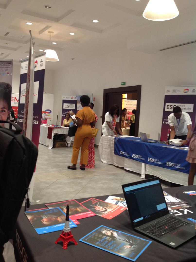 Salon des études — Stands d'exposition